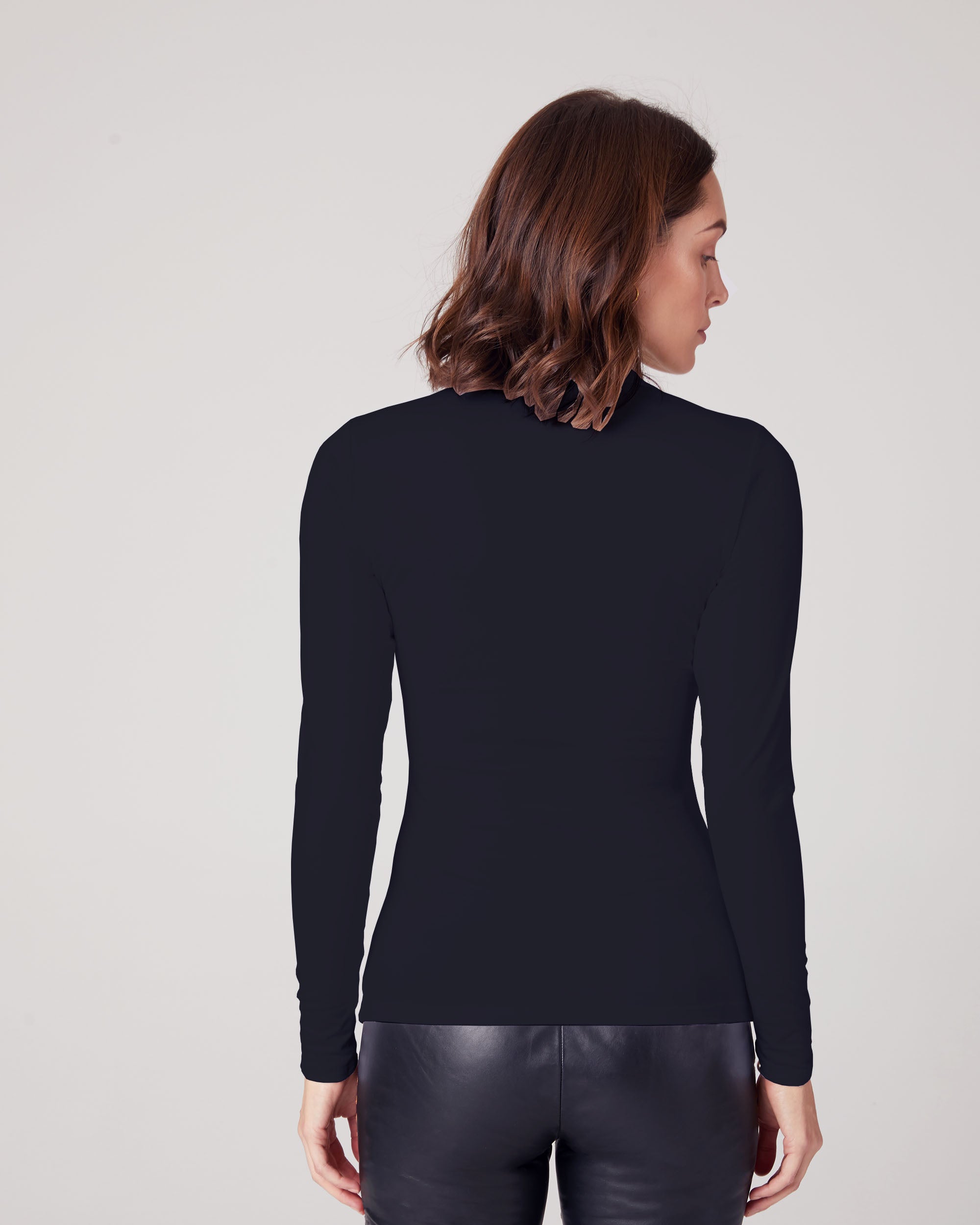 SUSTAINABLE FITTED TURTLENECK TOP - Alynn Designs
